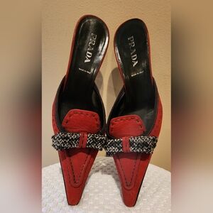 PRADA Rwd and Black Kiten Heels. Size 36 5.5.